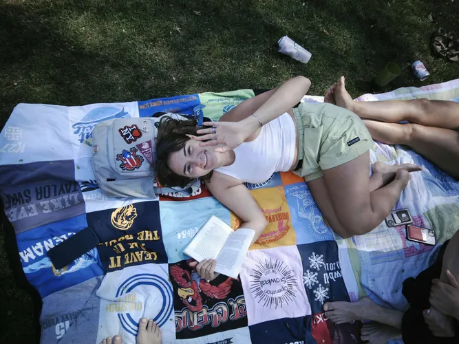 Pilar Valdes picnics on Eddies Parade