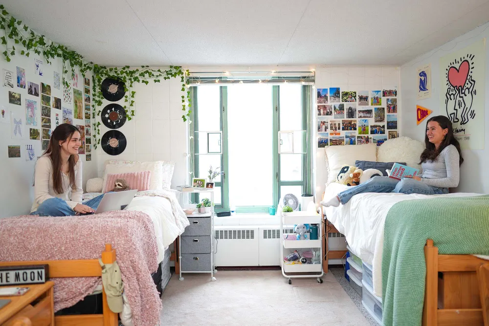 Students in a double room in Loschert