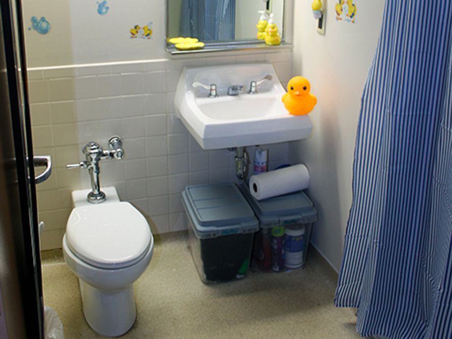 Furnished O'Hare Hall Double Bathroom