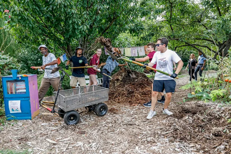 Students gardening at Drew Gardens during Urban Plunge 2022