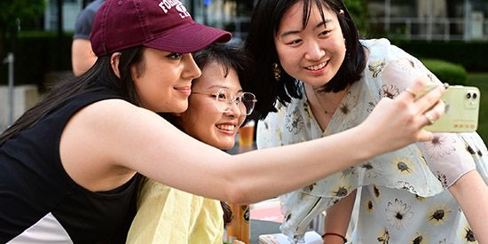 three female students taking a selfie 550Wx275H